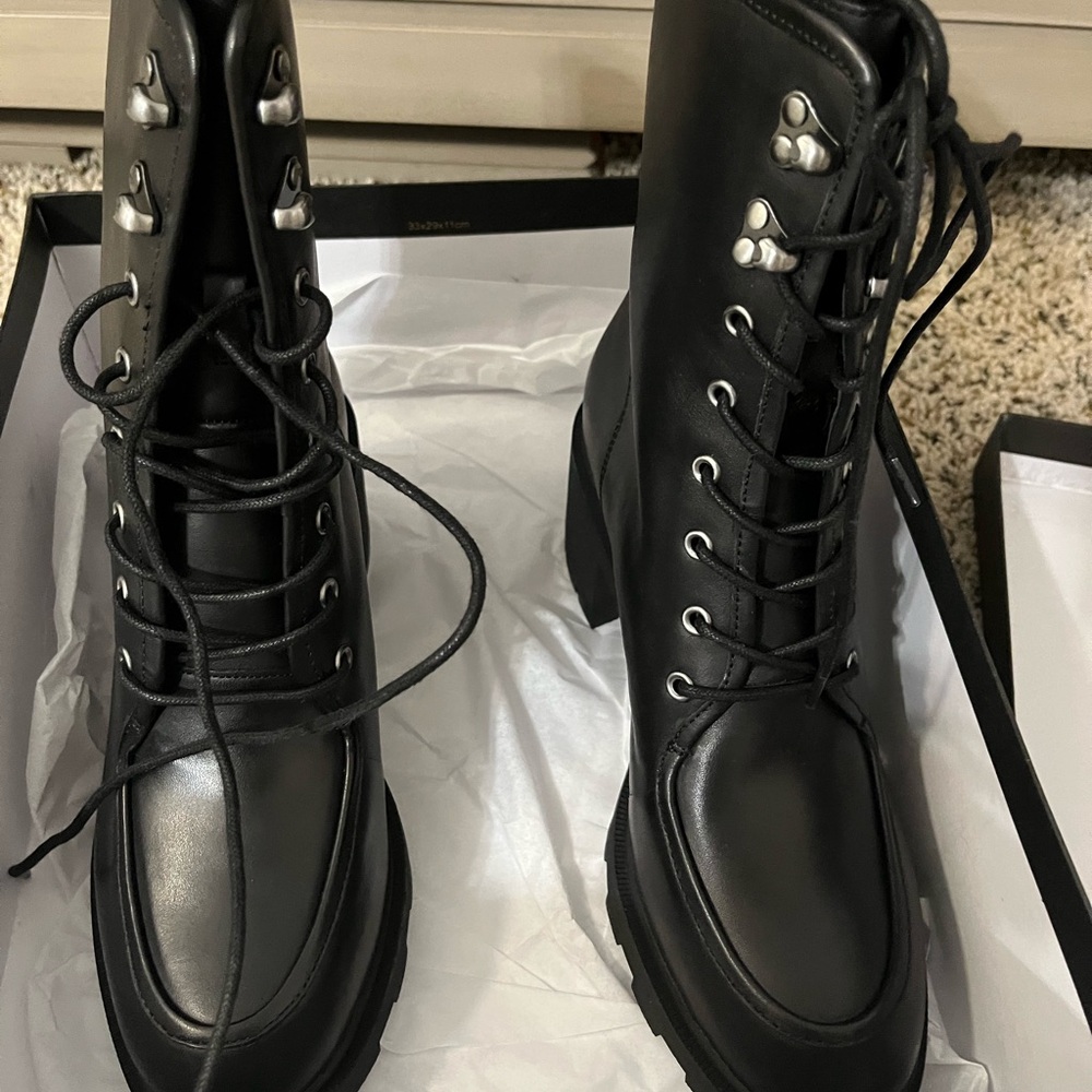 Jcrew Lace-up ankle-heel boots in leather. Size 7 1/2